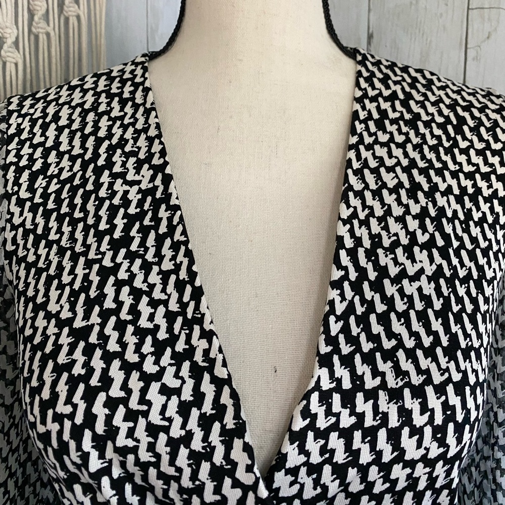 Diane Von Furstenberg Black and White Mini Wrap Dress - Picture 7 of 15